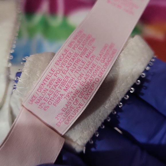 Victoria's Secret Bra - Picture 9 of 10